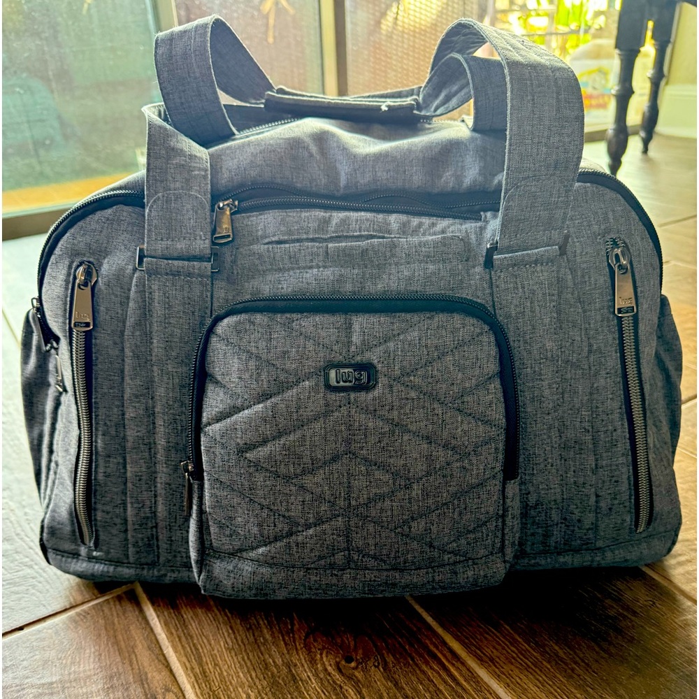 LUG propeller overnight tote; like new; clean. Gray exterior